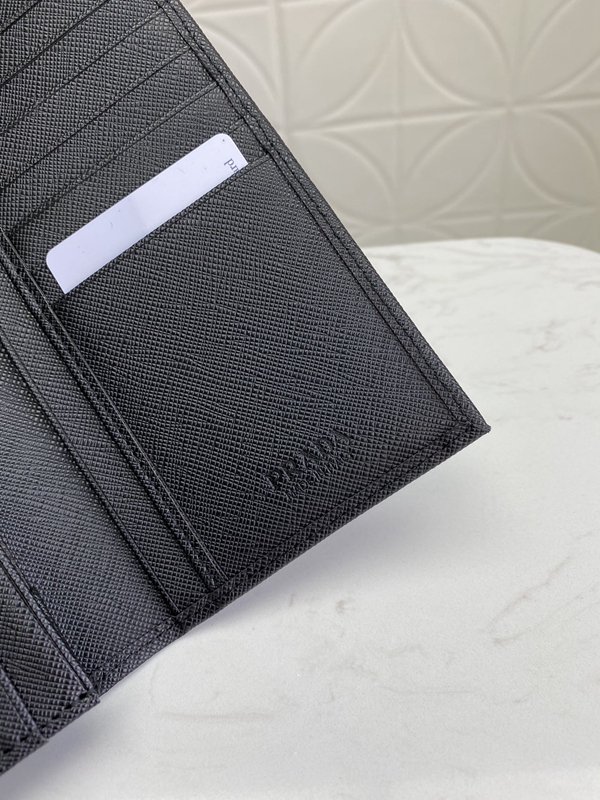 プラダ財布コピー角部分ディテール